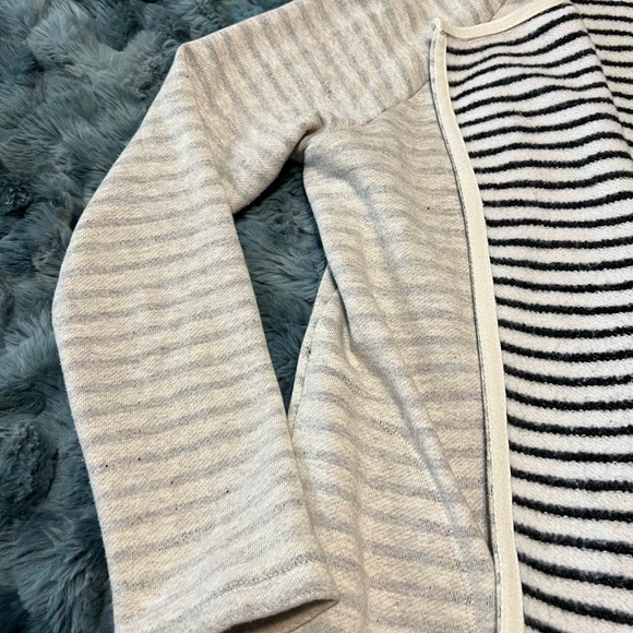 Sweater Jacket size small.  Excellent condition. - Picture 11 of 13